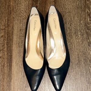 Calvin Klein Women's Classic Navy leather Heels Size 11 M
2” heels